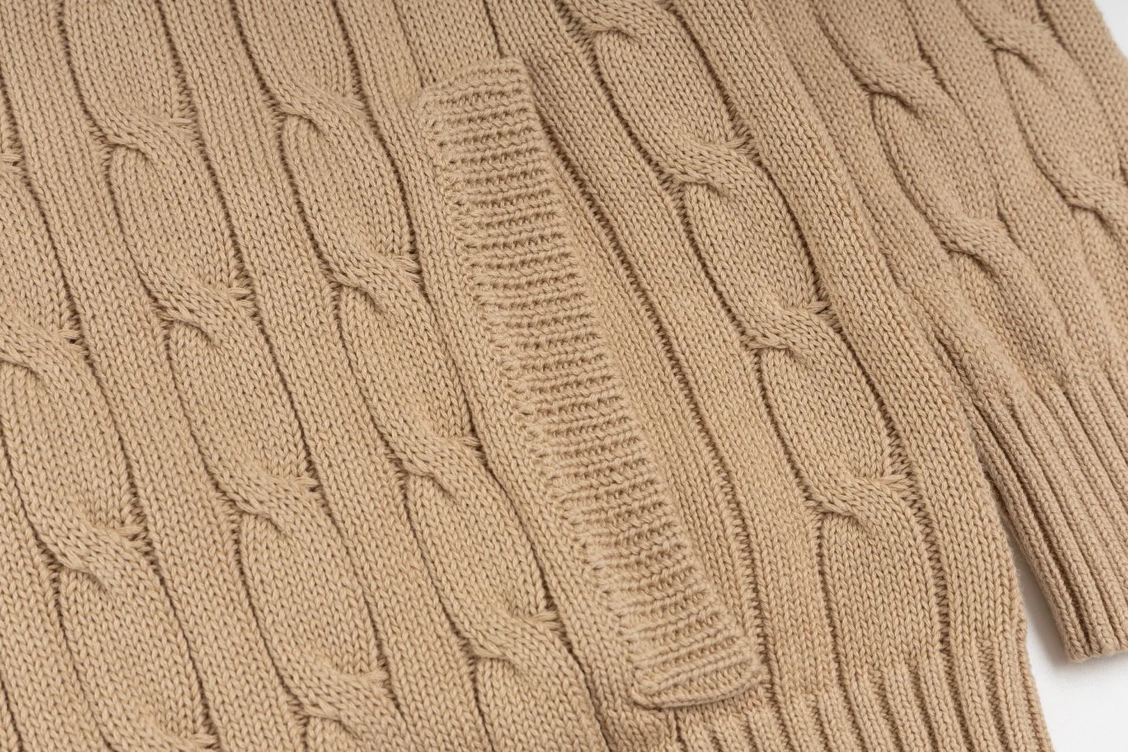 P260 #R98 RALPH LAUREN Ralph Lauren nine-color classic small label embroidery logo full zipper knitted cable cardigan sweater, high-density LOGO embroidery on the chest, original customization of tag accessories. Made of pure cotton yarn, pure cotton is skin-friendly and comfortable, small label war horse embroidered twist zipper cardigan sweater 🐎 high quality, follow the blogger to learn how to wear it! Let’s buy a Ralph Lauren cable sweater. It’s a super hard-to-find series after it became popular. It’s hard to find one on the official website. It’s simple and practical to wear, with a lazy and loose feel. The thickened fabric has more texture, feels soft and delicate, and has a loose fit. Whether worn alone or layered, you can wear different styles of fashion with just one piece!   Size：XS S M L